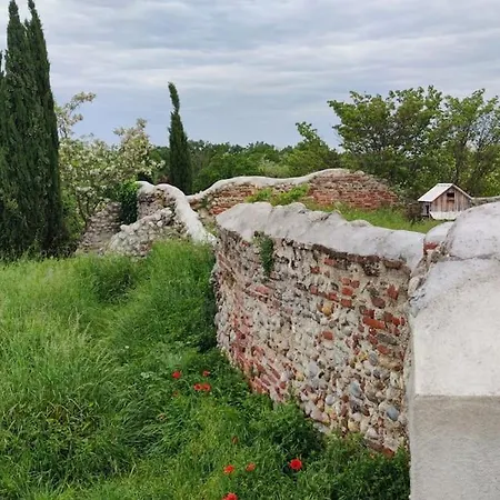 Sous Le Chateau
