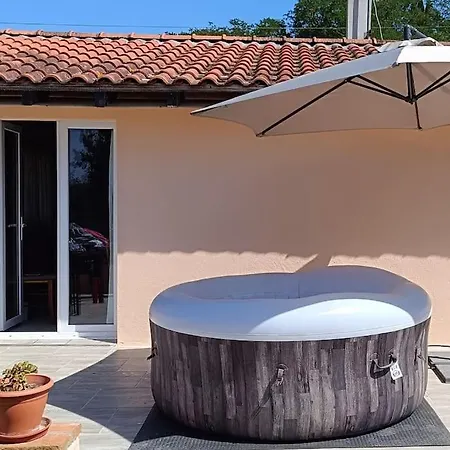 Sous Le Chateau Apartamento Montaut (Ariege)