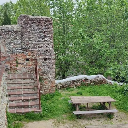 Sous Le Chateau *